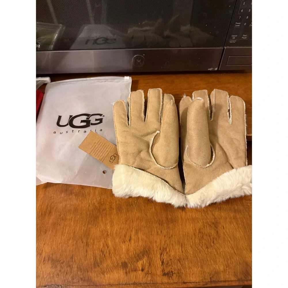 UGG Australia‎ Shearling Gloves Chestnut Suede Sheepskin Fur Trim New with Tags